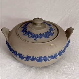 LAST CALL: Antique WEDGWOOD Drabware w Blue Relief SUGAR BOWL w COVER Some Chips